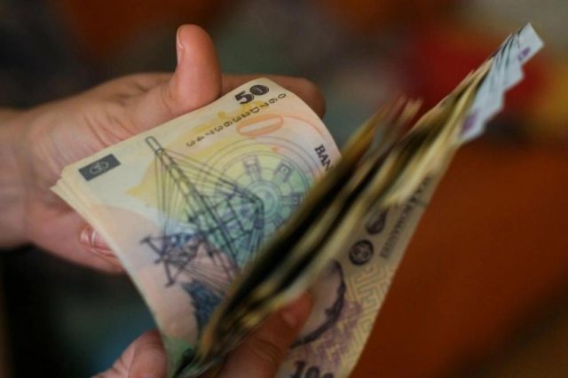 Fraudă de 1,5 milioane de lei. Angajări fictive pentru diverse beneficii ilegale.