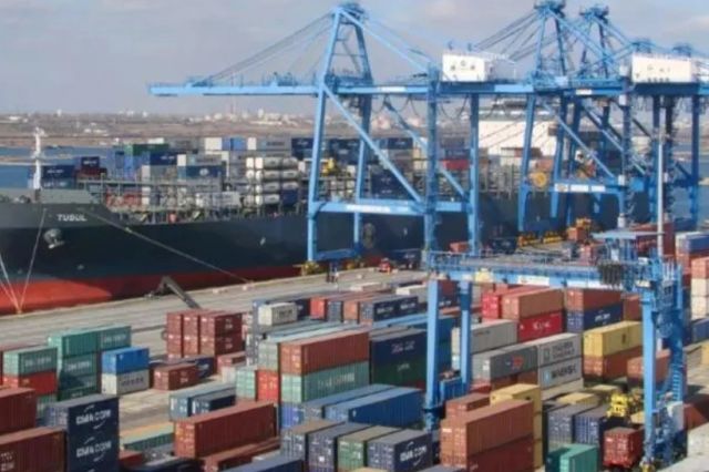 Anchetă în Portul Constanța, după ce o navă a lovit o macara plutitoare