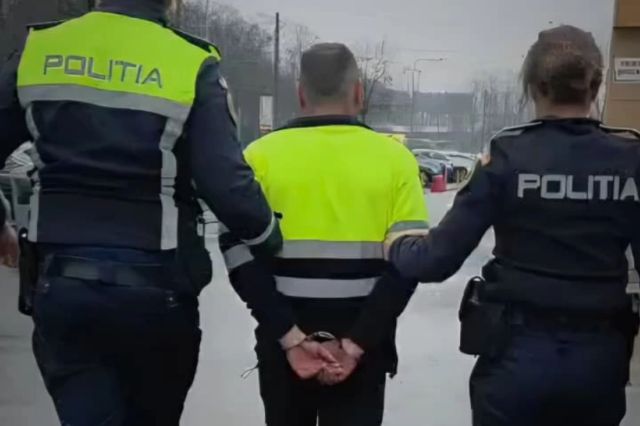 Bărbat din Pitești, reținut după ce a agresat o profesoară la școala fiului său