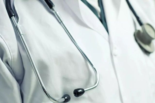 Doi medici de la Spitalul Județean Reșița, trimiși în judecată pentru ucidere din culpă