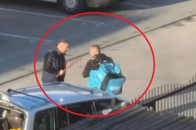 Curier, atacat cu ranga de un șofer, în Cluj: momentul, filmat de martori. Imagini, șocante