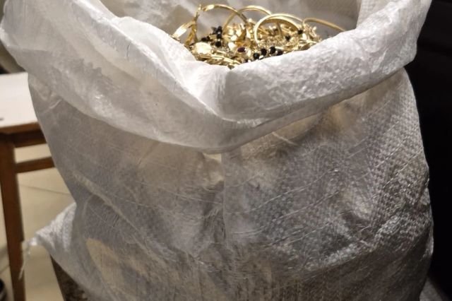 ANAF a confiscat aproape 18 kilograme de aur de la o casă de amanet din Timișoara