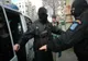 UN BĂRBAT A INDUS ÎN EROARE POLIȚIA ȘI JUSTIȚIA CU PLÂNGERI PENALE FALSE ȘI DOCUMENTE CONTRAFĂCUTE. 40 DE LAPTOPURI, DESCOPERITE LA PERCHEZIȚII